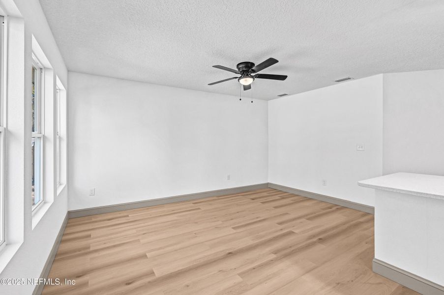 Spacious, unfurnished interior of a new home in , Jacksonville (Image 28).