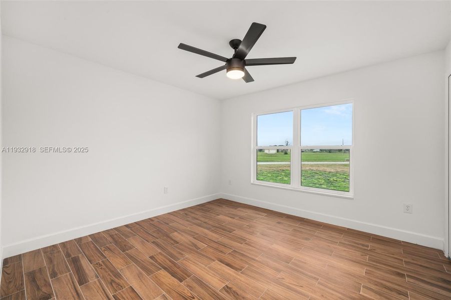 Spacious, unfurnished interior of a new home in , Sebring (Image 22).