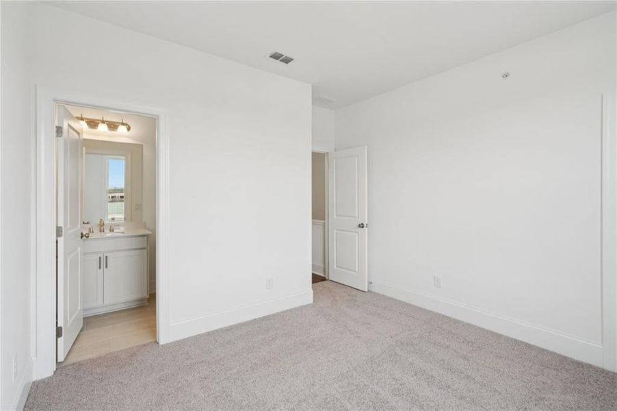 Spacious, unfurnished interior of a new home in IveyBrooke, Alpharetta (Image 18).
