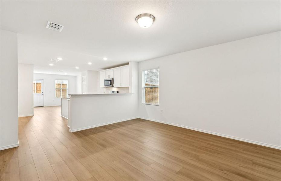 Open concept throughout main living areas Open concept throughout main living areas