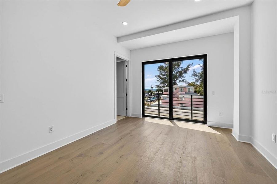 Spacious, unfurnished interior of a new home in , Treasure Island (Image 27).