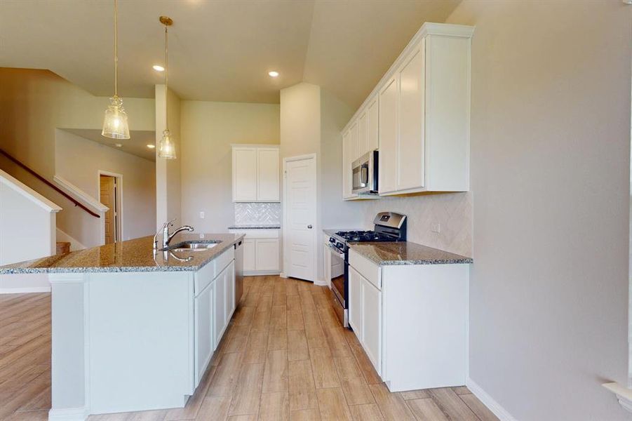 Furnished interior view inside a new home in Prairie Ridge at Goodland, Venus (Image 14). Furnished interior view inside a new home in Prairie Ridge at Goodland, Venus (Image 14).