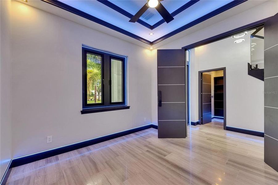 Spacious, unfurnished interior of a new home in , Apollo Beach (Image 74).