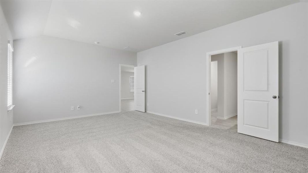 Spacious, unfurnished interior of a new home in Dry Creek, Bridgeport (Image 12).