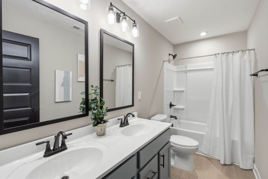 Representative furnished interior of a home built from the Jensen by Fischer Homes in Twin Lakes, Hoschton (Image 31).
