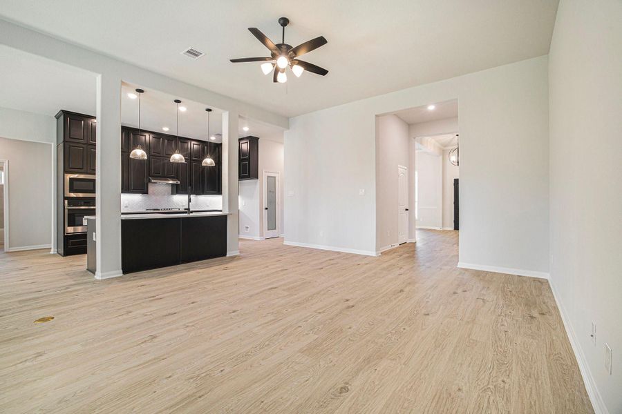 Spacious, unfurnished interior of a new home in Oakwood Ranch, Willis (Image 22).