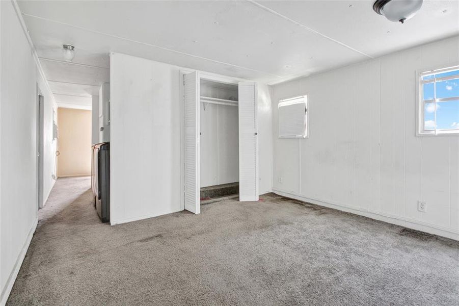 Spacious, unfurnished interior of a new home in , Weatherford (Image 8).