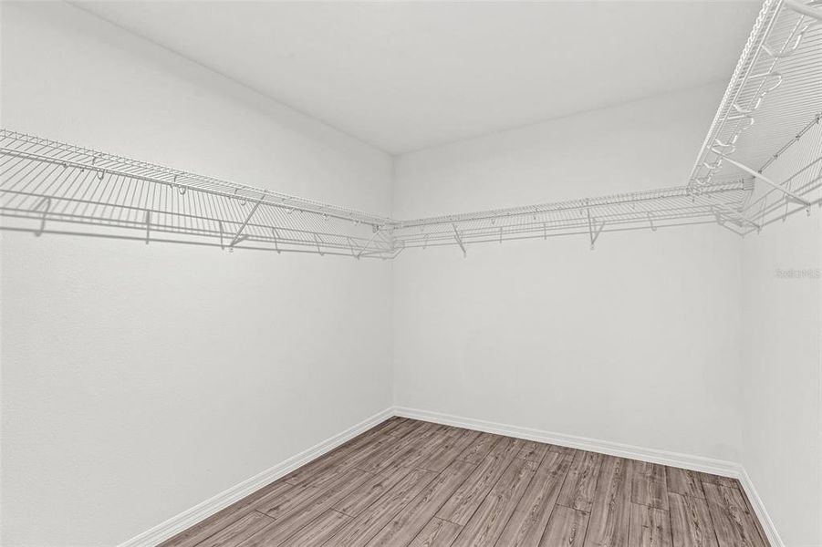 Spacious, unfurnished interior of a new home in , Deland (Image 27).