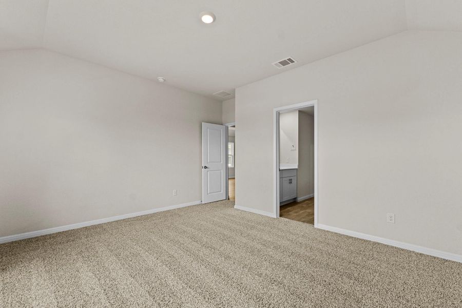 Spacious, unfurnished interior of a new home in Whisper South, San Marcos (Image 14).