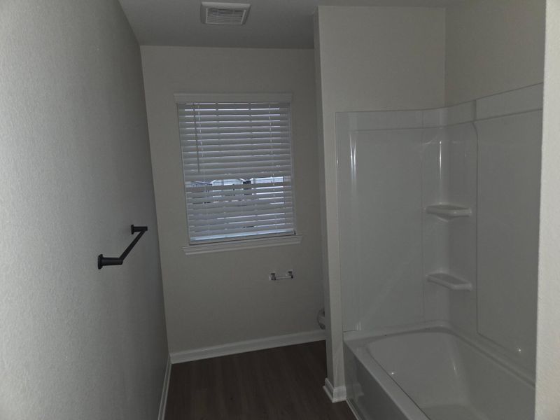 Spacious, unfurnished interior of a new home in , Cleveland (Image 9).