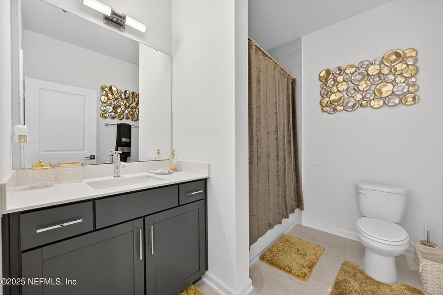 Furnished interior view inside a new home in , Middleburg (Image 41).