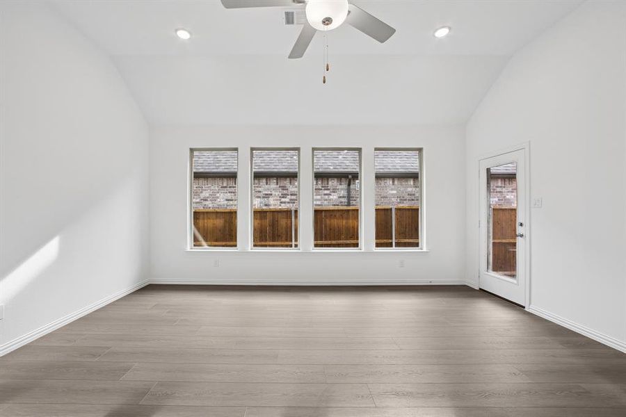 Spacious, unfurnished interior of a new home in Tarrytown, Crowley (Image 26).