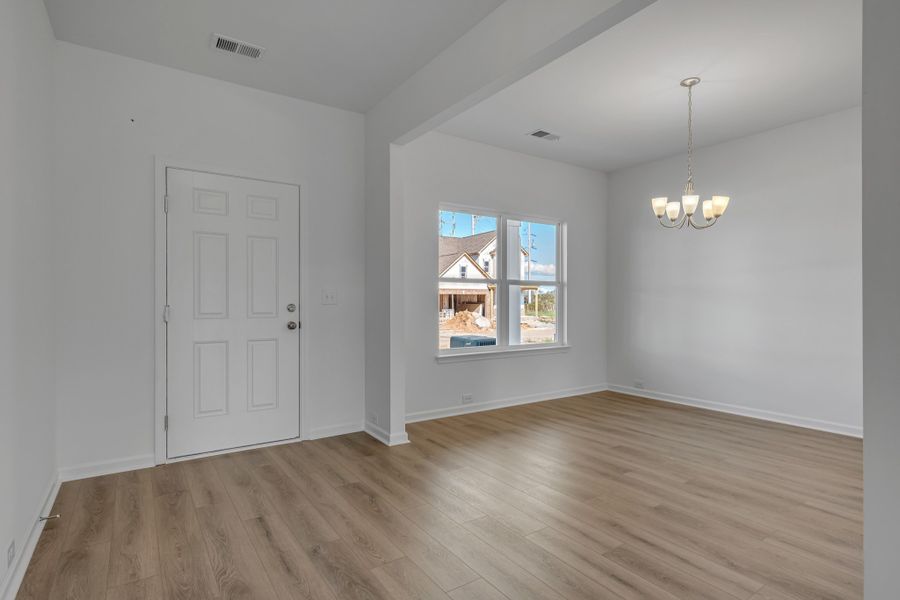 Spacious, unfurnished interior of a new home in Stratford Station, Lebanon (Image 13).