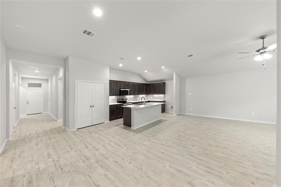 09. 1405 Hillbrook - Dining (2) 09. 1405 Hillbrook - Dining (2)