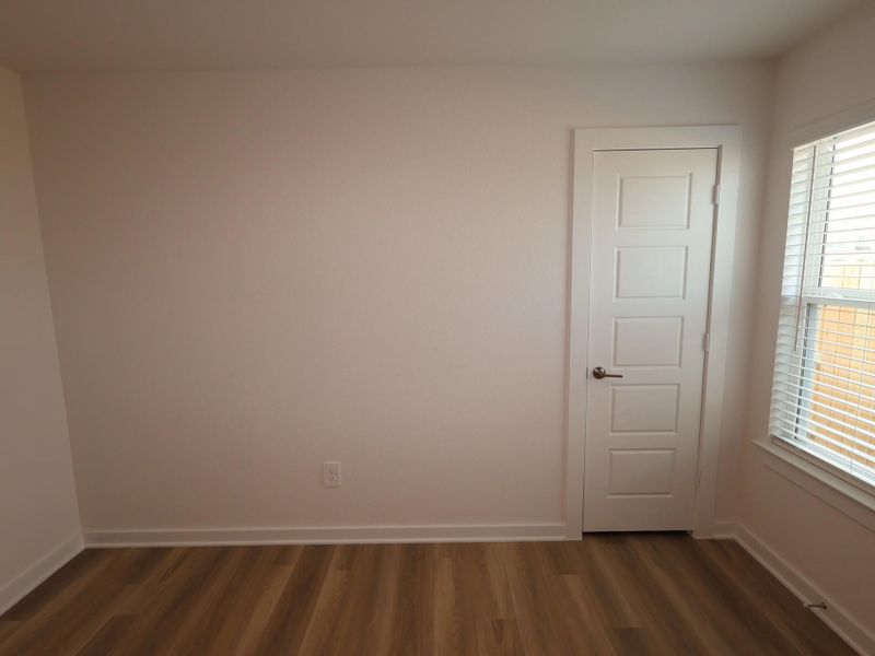 Spacious, unfurnished interior of a new home in Lone Star Landing, Montgomery (Image 19).