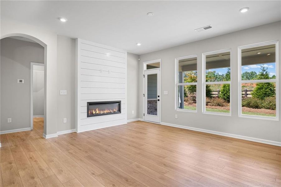 Spacious, unfurnished interior of a new home in Laurel Farms, Dallas (Image 30).