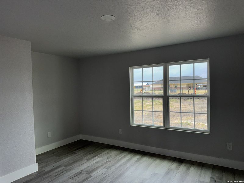 Spacious, unfurnished interior of a new home in , Natalia (Image 29).