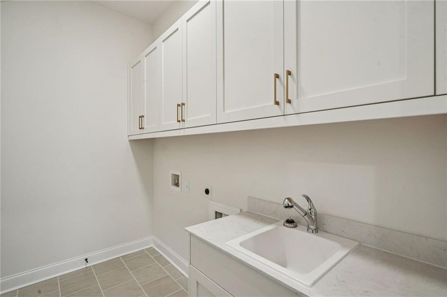 Furnished interior view inside a new home in Aberdeen, Hoschton (Image 15).