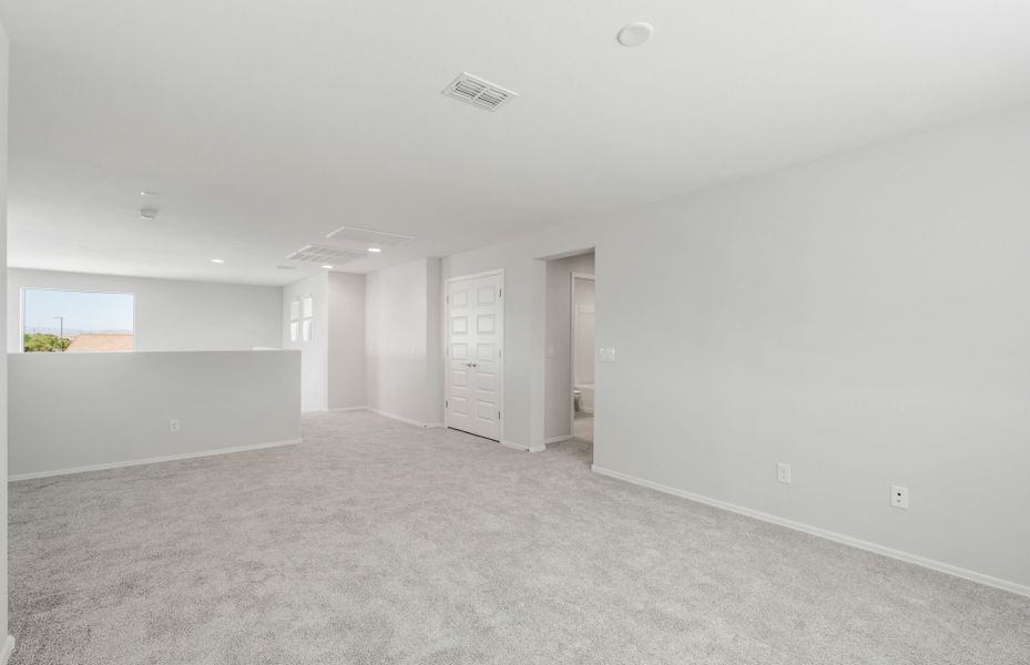 Spacious, unfurnished interior of a new home in Parkside at Anthem at Merrill Ranch, Florence (Image 23).