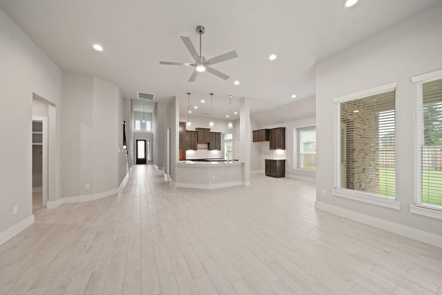 Spacious, unfurnished interior of a new home in Barton Creek Ranch, Conroe (Image 21). Spacious, unfurnished interior of a new home in Barton Creek Ranch, Conroe (Image 21).