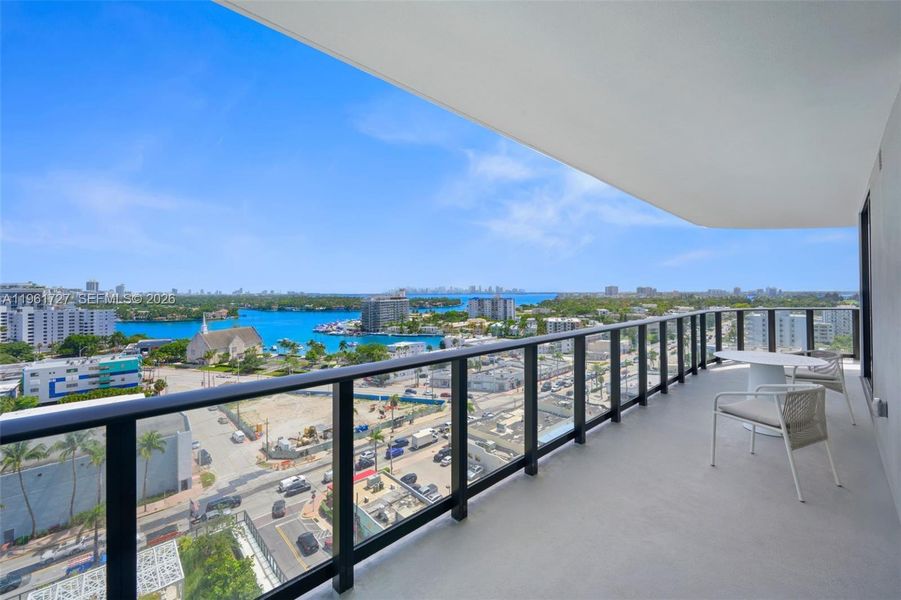 Condo located in Miami Beach, FL showcasing its design and architecture (Image 4).