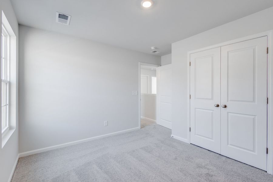 Spacious, unfurnished interior of a new home in Bluefield, Lexington (Image 31).