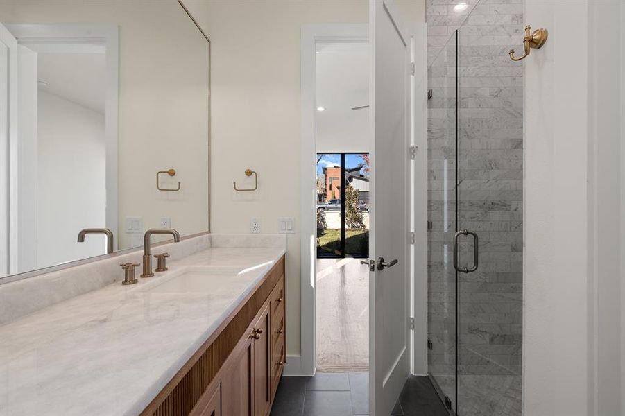 Ensuite guest bath Ensuite guest bath