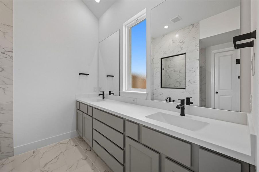 Furnished interior view inside a new home in Ridge Crossing, Waxahachie (Image 4). Furnished interior view inside a new home in Ridge Crossing, Waxahachie (Image 4).