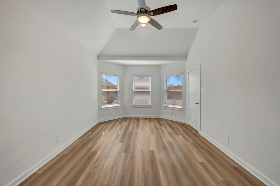 Spacious, unfurnished interior of a new home in Lone Star Landing, Montgomery (Image 26).