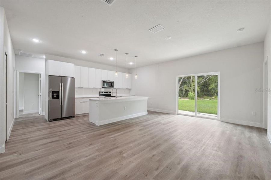 Spacious, unfurnished interior of a new home in , Dunnellon (Image 33).