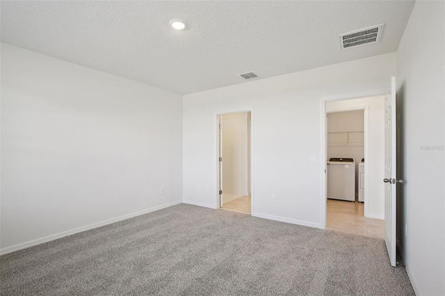 Spacious, unfurnished interior of a new home in , Lake Alfred (Image 27).