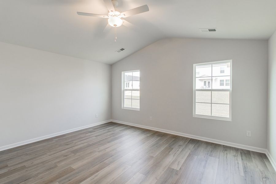 Spacious, unfurnished interior of a new home in Winston Point, Gilbert (Image 18).