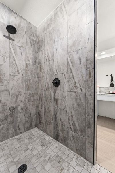 Full bath with tiled shower