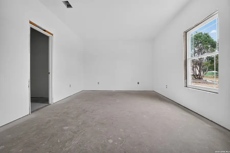 Spacious, unfurnished interior of a new home in , Marble Falls (Image 12).