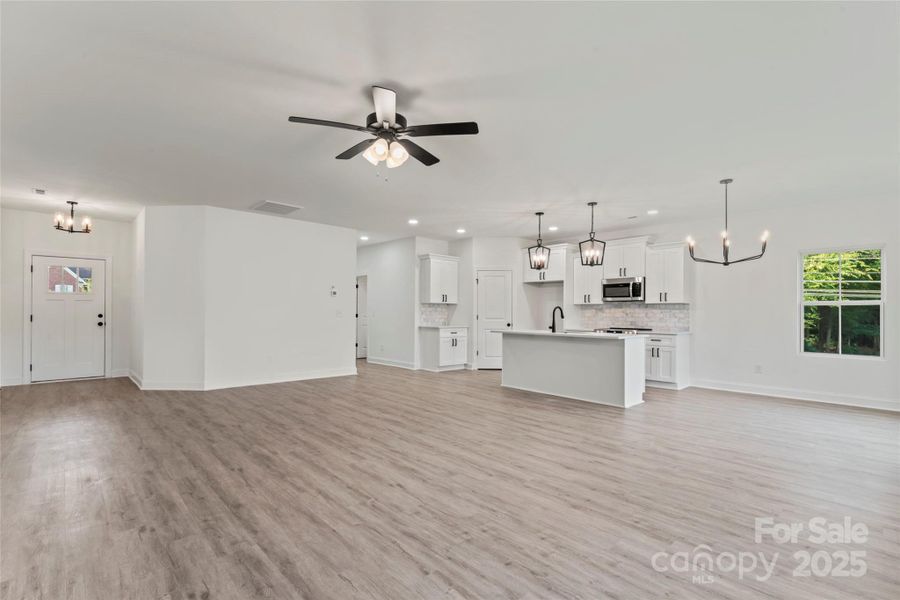 Spacious, unfurnished interior of a new home in , Harrisburg (Image 10).