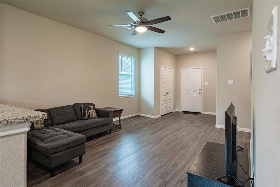 Furnished interior view inside a new home in River's Edge, Conroe (Image 6). Furnished interior view inside a new home in River's Edge, Conroe (Image 6).