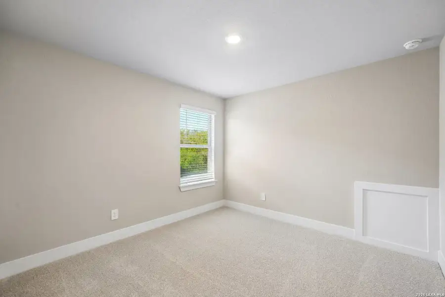 Spacious, unfurnished interior of a new home in Comanche Ridge, San Antonio (Image 23).
