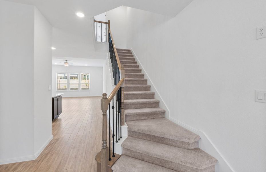 Spacious, unfurnished interior of a new home in Bluffview Reserve, Leander (Image 54).