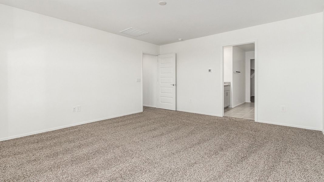 Spacious, unfurnished interior of a new home in Blackhawk, Tucson (Image 22).