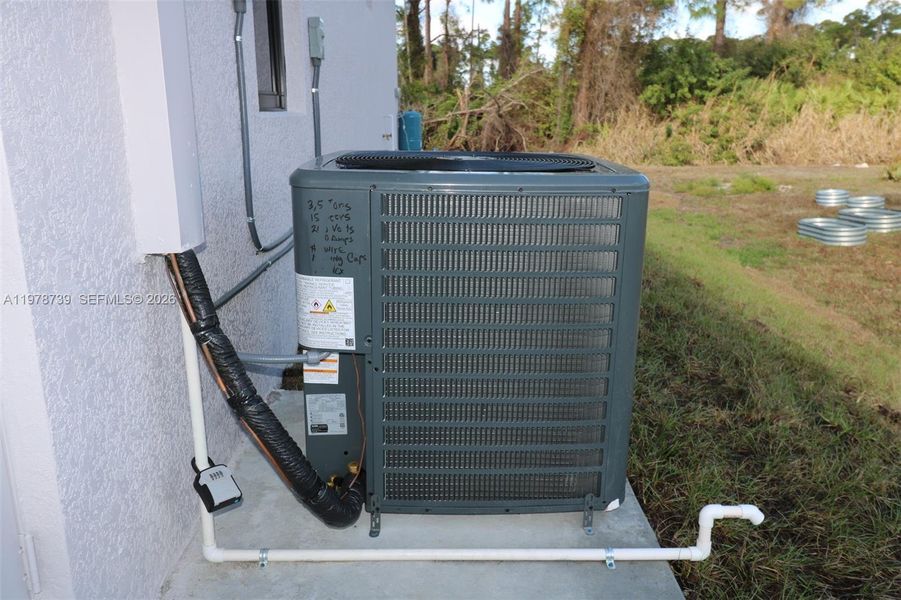 Close-up of interior finishes inside a home in , Lehigh Acres (Image 17).