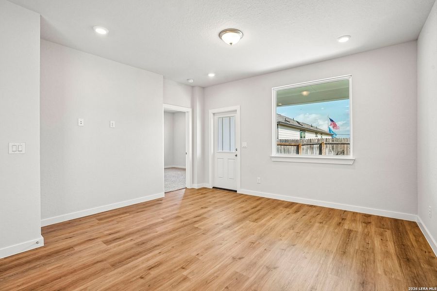 Spacious, unfurnished interior of a new home in Highland Ridge, San Antonio (Image 15). Spacious, unfurnished interior of a new home in Highland Ridge, San Antonio (Image 15).