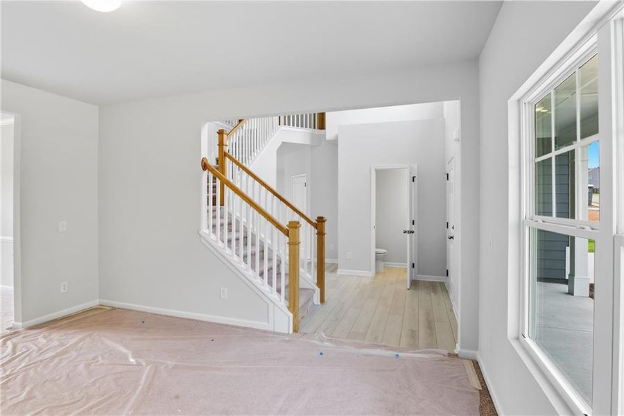 Spacious, unfurnished interior of a new home in Creekside Landing, Dallas (Image 25).