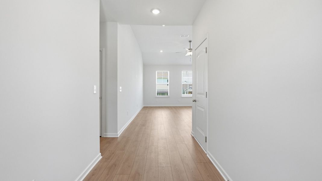 Spacious, unfurnished interior of a new home in Wheatfield, Shelbyville (Image 14).