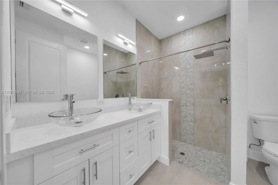 Furnished interior view inside a new home in , Lehigh Acres (Image 7).