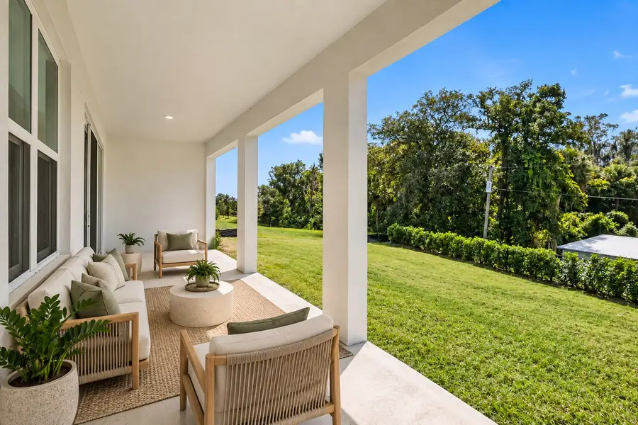 Spacious Covered Lanai Spacious Covered Lanai
