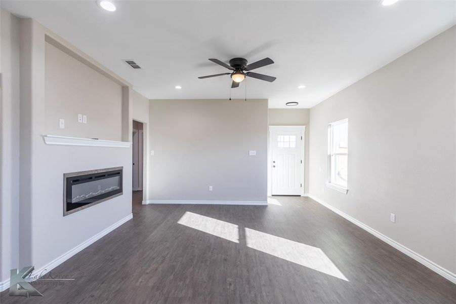 Spacious, unfurnished interior of a new home in , Abilene (Image 21).