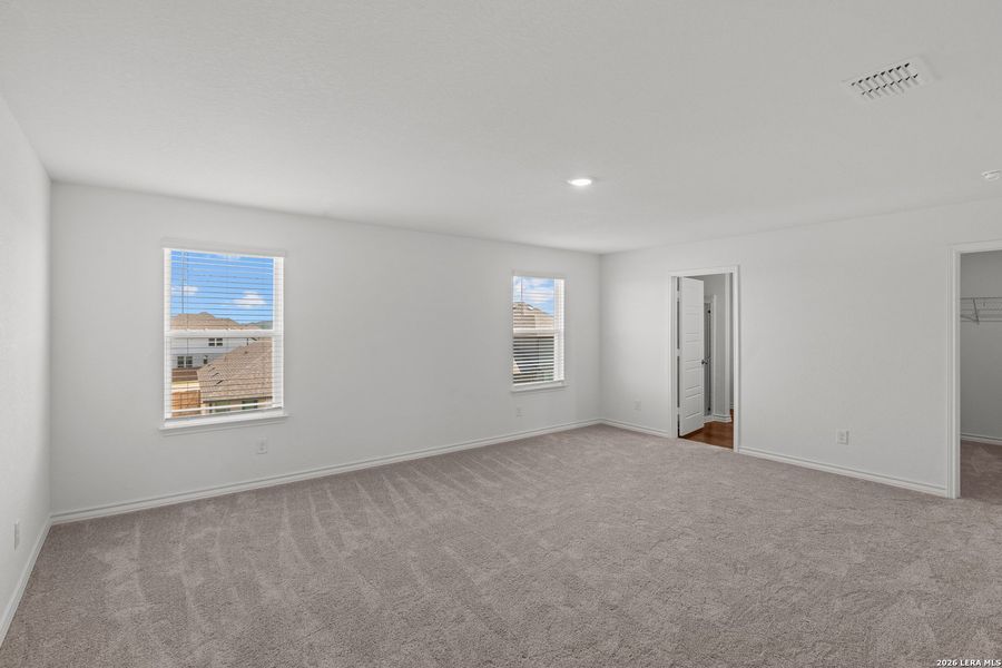 Spacious, unfurnished interior of a new home in Davis Ranch, San Antonio (Image 23).