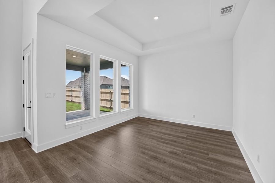 Spacious, unfurnished interior of a new home in Santa Rita Ranch, Liberty Hill (Image 17).