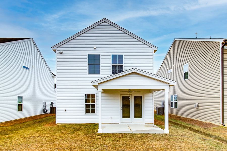 Exterior details and patio area of a home in Winston Point, Gilbert (Image 3). Exterior details and patio area of a home in Winston Point, Gilbert (Image 3).