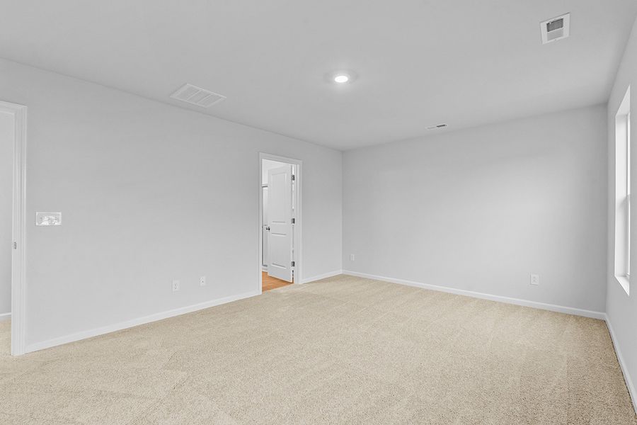 Spacious, unfurnished interior of a new home in Hanes Lake, Winston-Salem (Image 24).